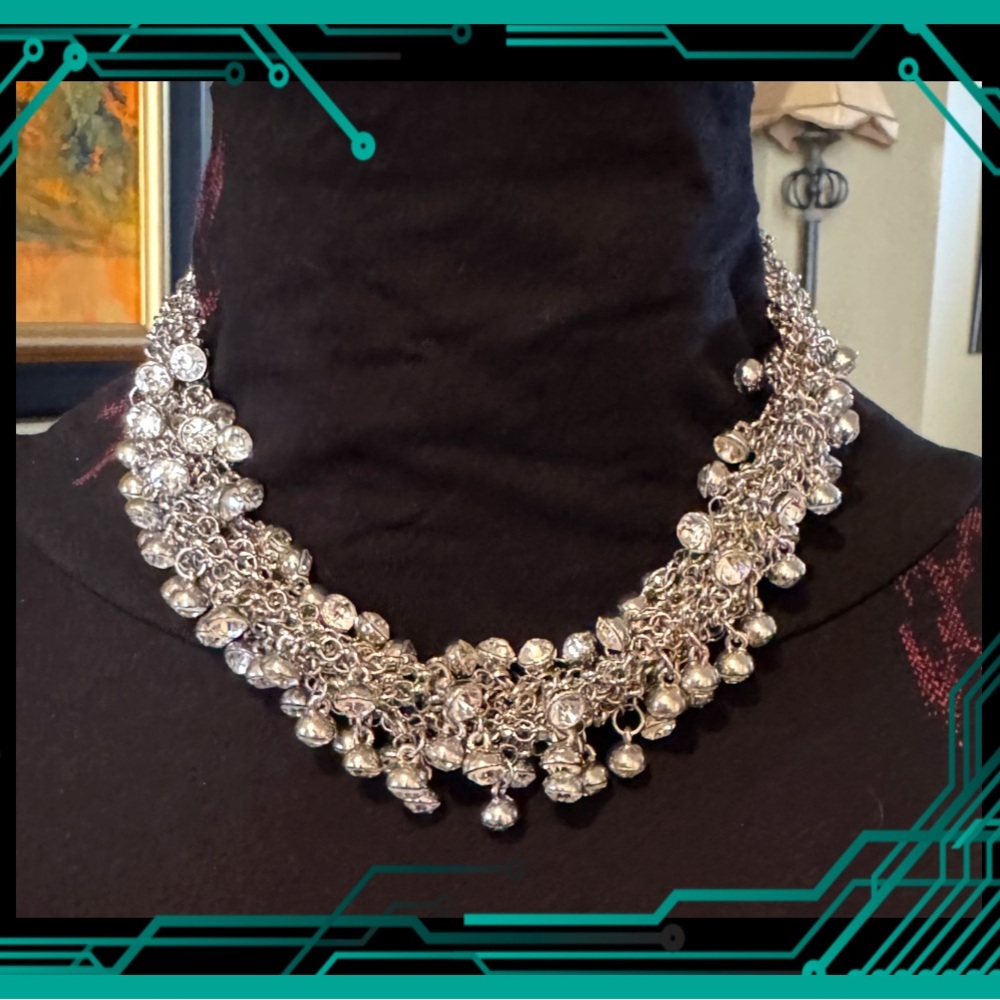 BCBG MAXAZRIA RUNWAY Elegant Silver DROPS Choker Necklace